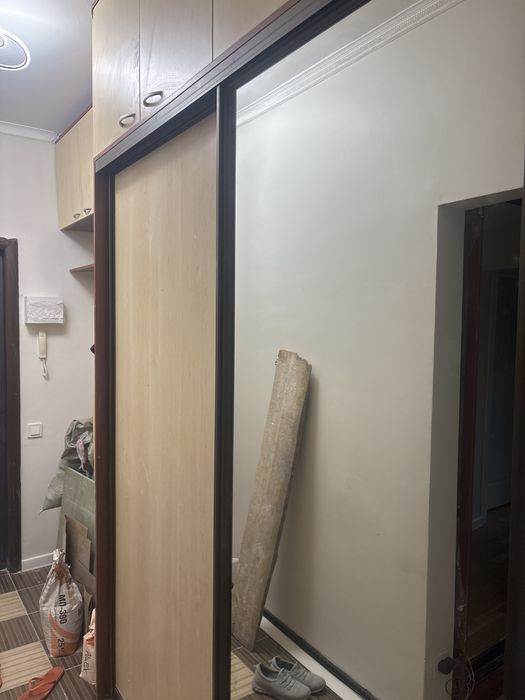 Встроенные шкафы, 2 штуки с зеркалами