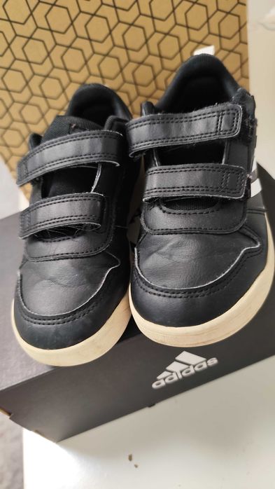 Incaltaminte adidas