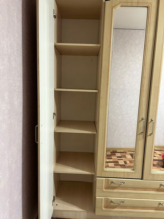 Продам спальный гарнитур