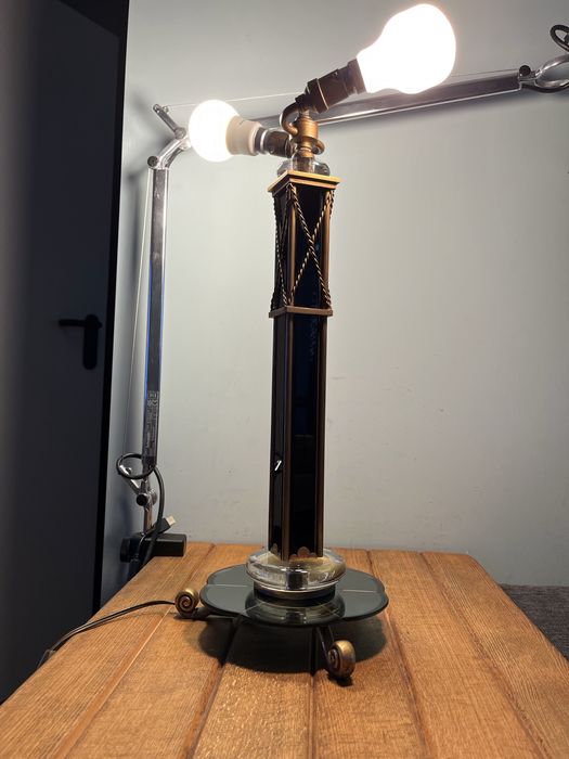 Винтидж настолна антична лампа небостъргач в стил арт деко