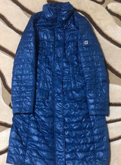 Продам куртку на девочку 140