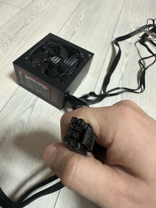 Захранване на настолен компютър