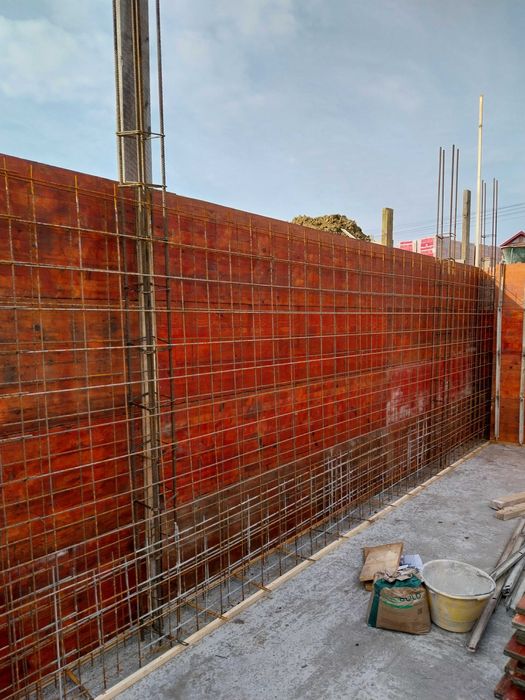 Constructii case la rosu