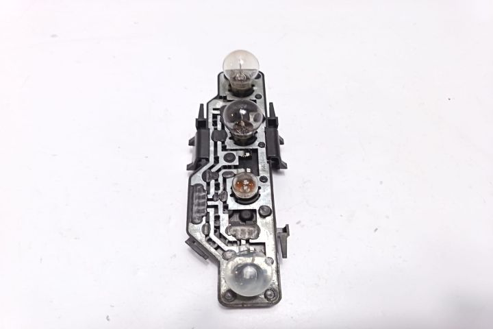 Soclu stop 6N0945257B Volkswagen VW Polo a 3-a generatie 6N