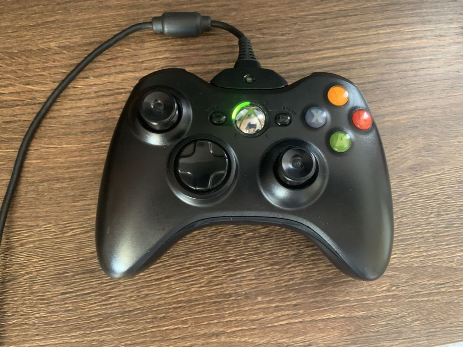 Vând Xbox 360 Slim + 2 Jocuri URGENT!