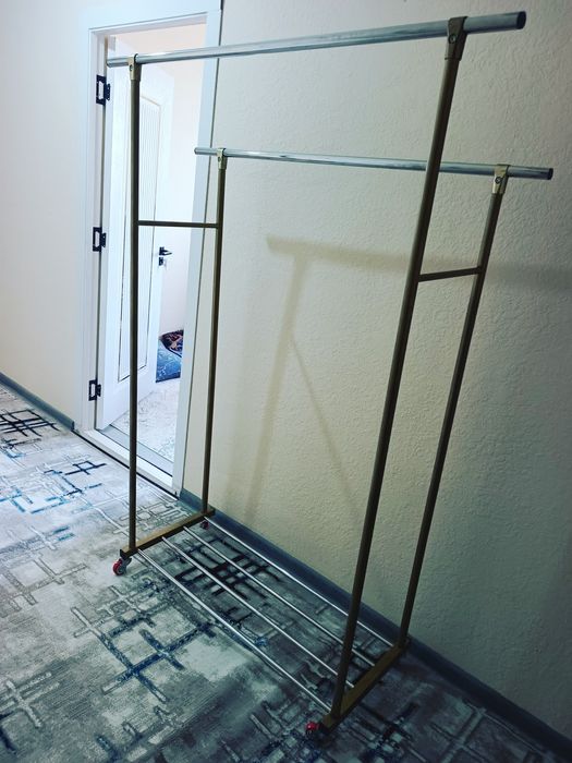 Kiyim ilgichi / Garment Rack sotiladi