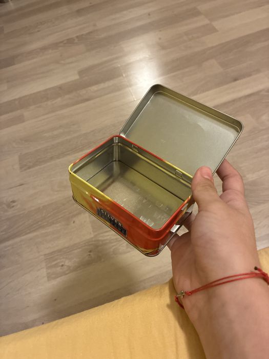 Pokemon карти + предпазно пакетче с 100 protective sleeves и v star карта о 3 талона за покемон гоу ПОДАРЪК КУТИЙКА ЗА СЪХРАНЕНИЕ НА КАРТИ