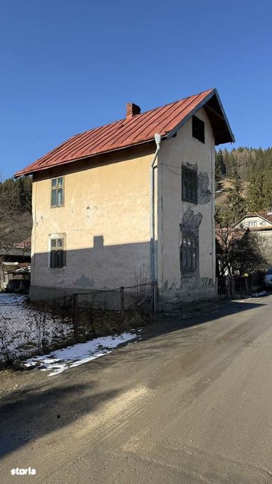 Casă veche și teren 373 mp , zonă bună în Câmpulung Moldovenesc