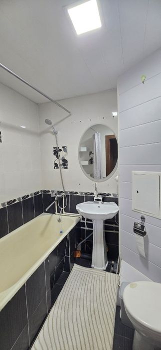 Продам чиланзар 26.  Двух комнатная.  Балкон 2*6