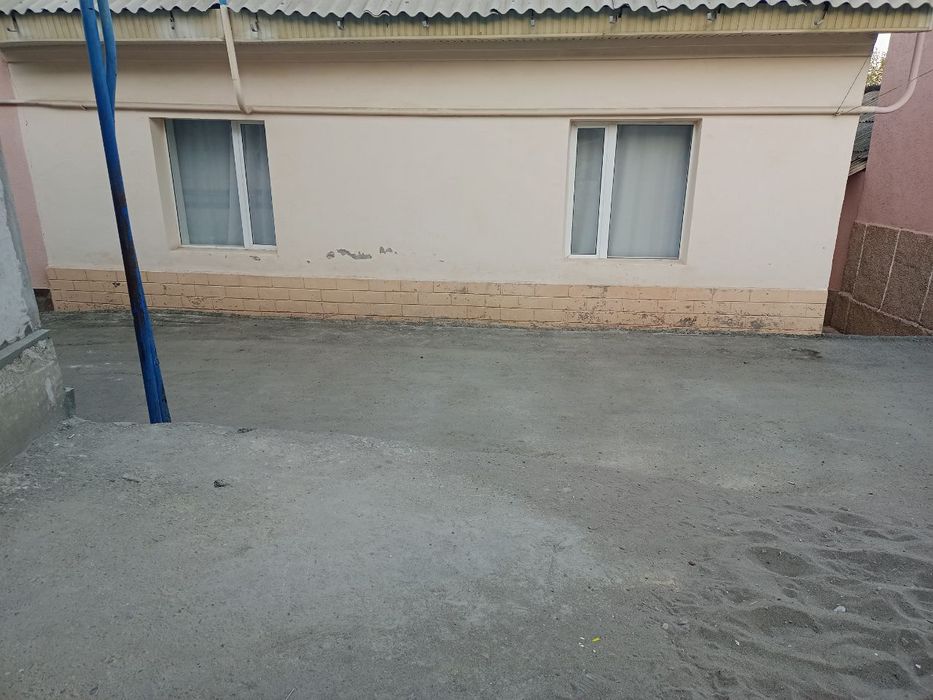 Uy sotiladi  Lakatsa zor
