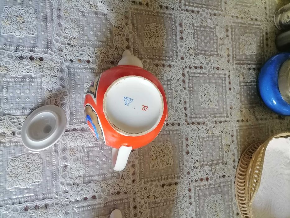Продам фарфоровый заварник.