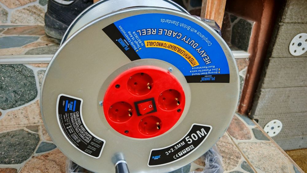 Vând rola curent 50 m 3x2,5