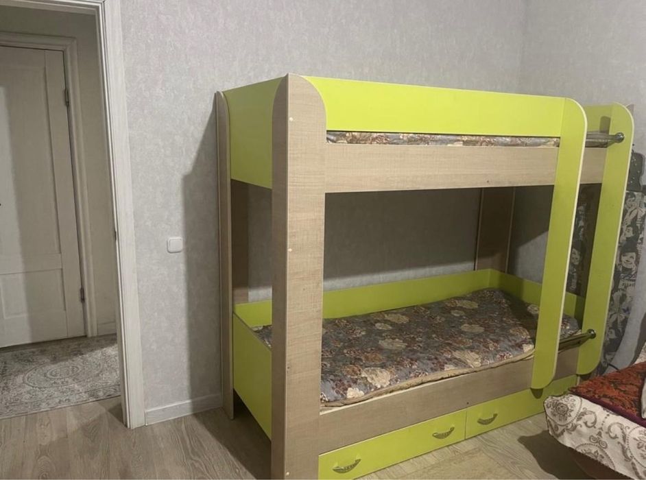 Кровать двух этажка