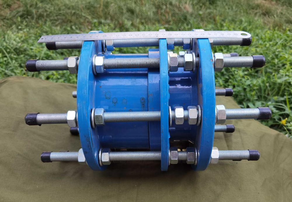 Compensator de montaj cu tiranţi şi flanşă centrală pentru apă și apă