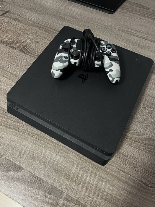 Playstation 4 със 3 джойстика