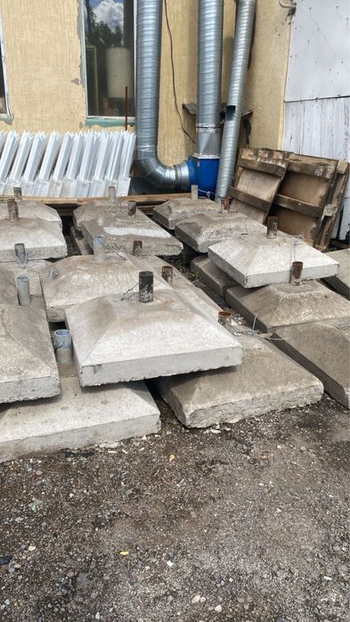 Бетонные блоки для дорожных знаков