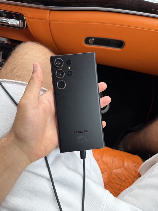 S 23 ultra 512 gb negru ciobit pe fata