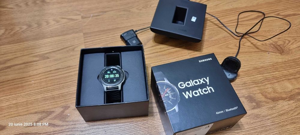 Samsung Galaxy Watch 46mm Silver Bluetooth + cutie + încărcător
