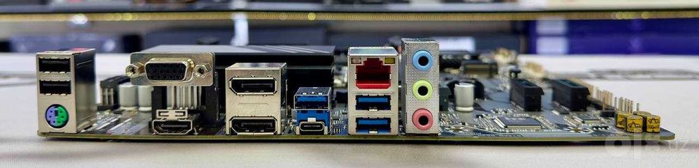 Мат. Плата б/у GIGABYTE B760M DS3H DDR5