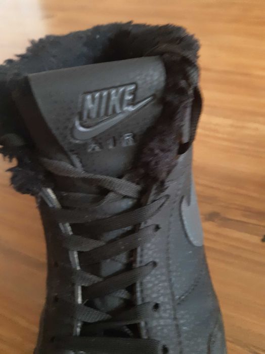 Маратонки  Nike,почти  нови.  Без  забележки.Цена 20лв.