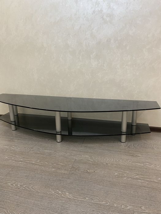 Продаётся стеклянная подставка под телевизор.  В