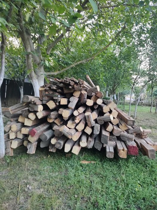 Vând lemn de construcție   (coarne și grinzi) utilizat.