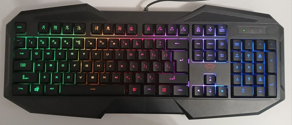 Клавиатурата Trust gxt 830