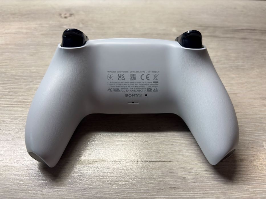 Оригинален контролер за PS5 DualSense - Отлично състояние