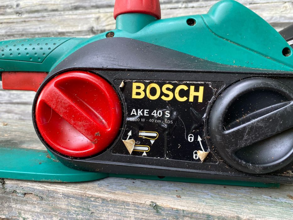 Продавам електрически верижен трион (резачка) Bosch AKE 40 S
