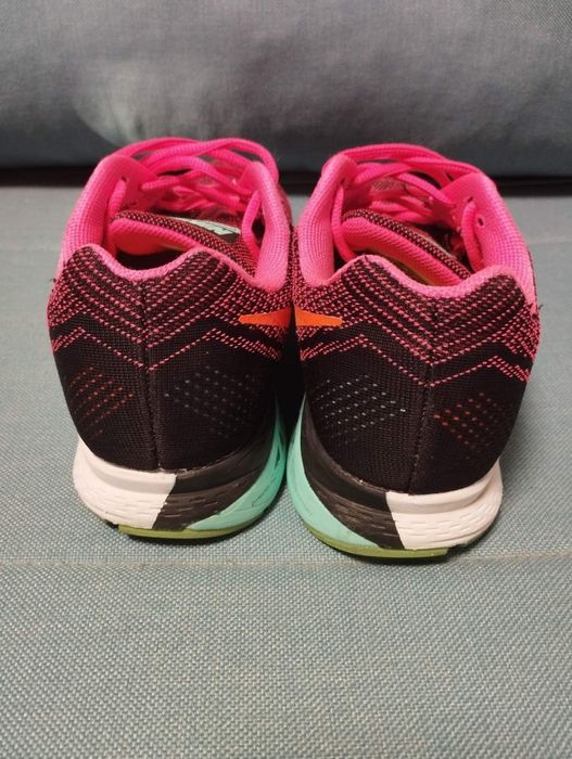 Nike zoom structure 18