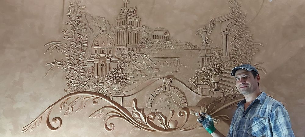 Барельеф,  художник в Алматы.