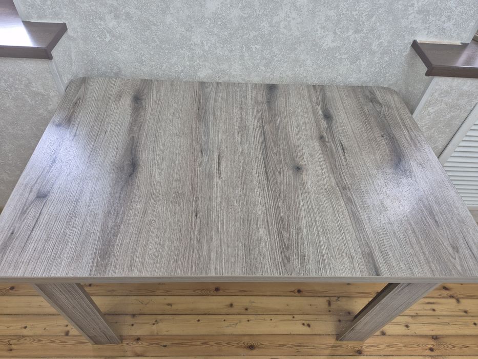 Стол.в гостинную.на кухню