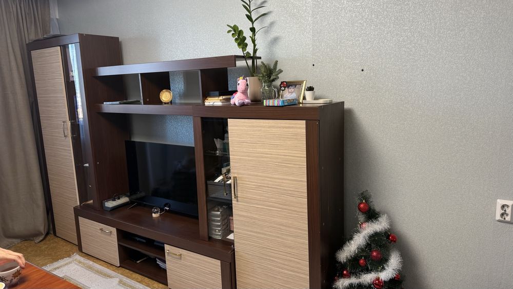 Продаю стенку для телевизора в отличном состоянии !