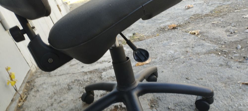 Продам офисное кресло