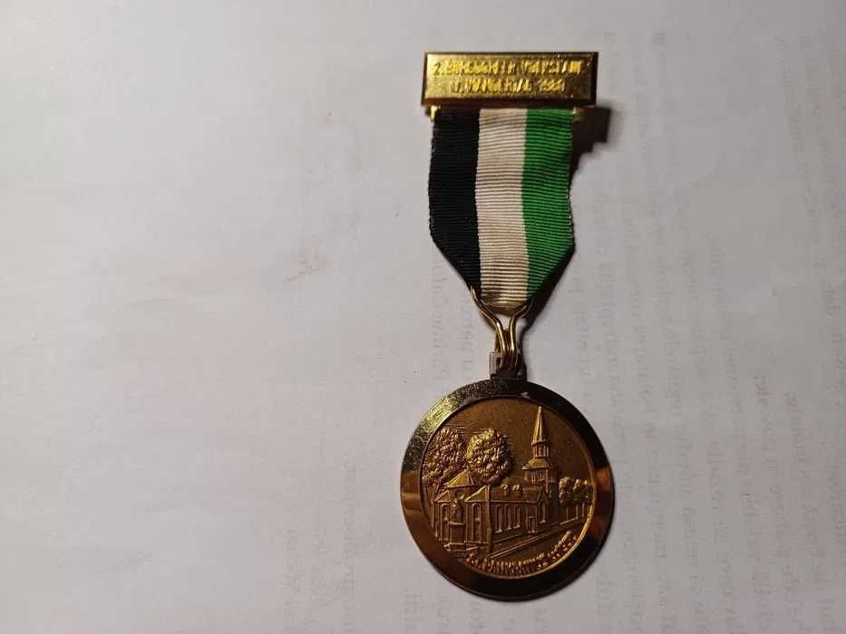 Lot vintage de 8 medalii diferite 3