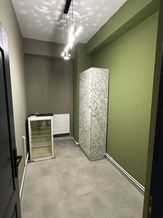 Spatiu comercial rovine bloc nou!