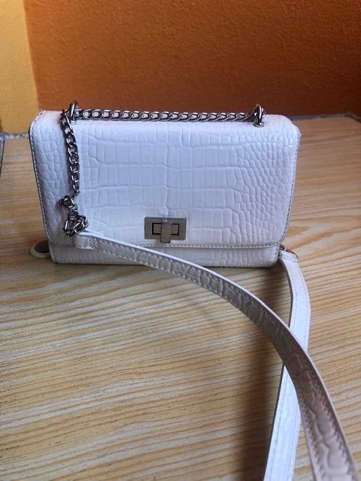 красива кокетна чанта