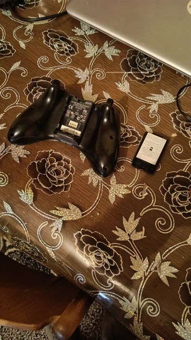 Vând maneta Xbox 360