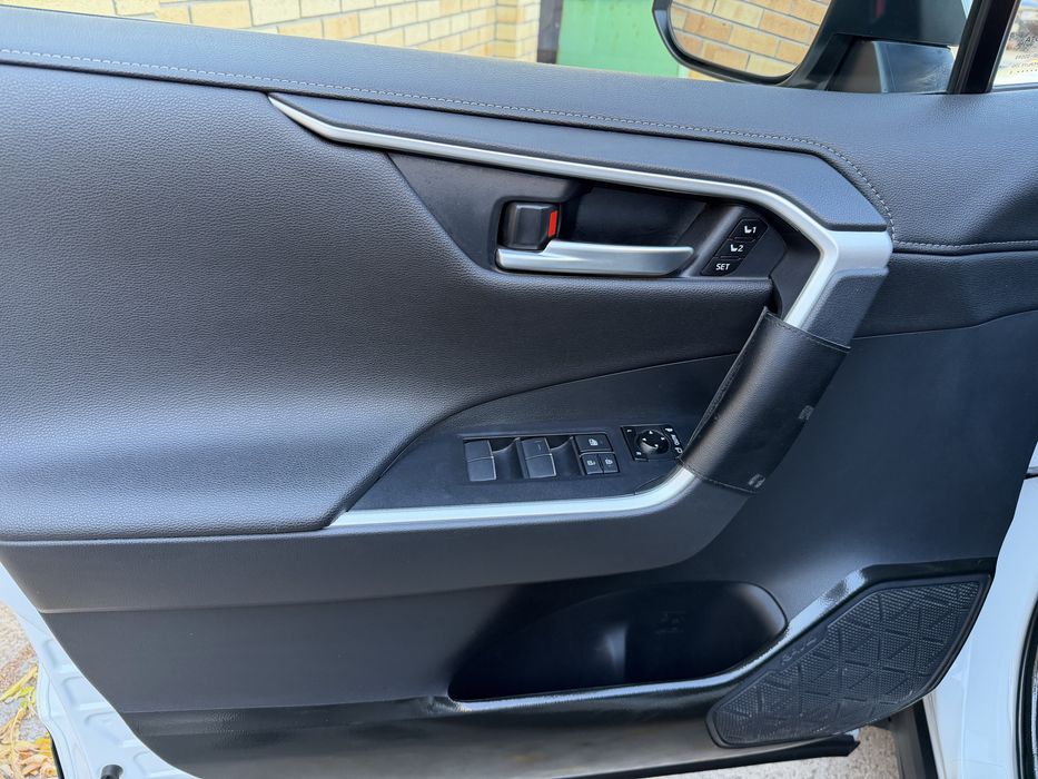 Продаю Toyota Rav4 2020