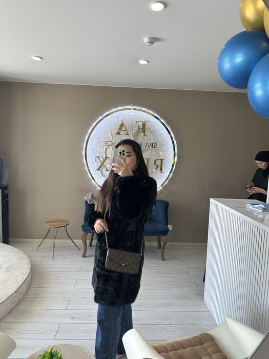 Шуба черного цвета за 100 тыс