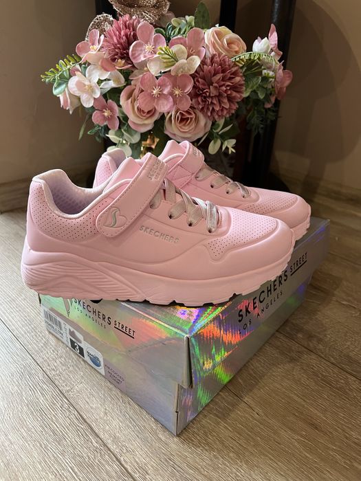 Детски сникърси в розово