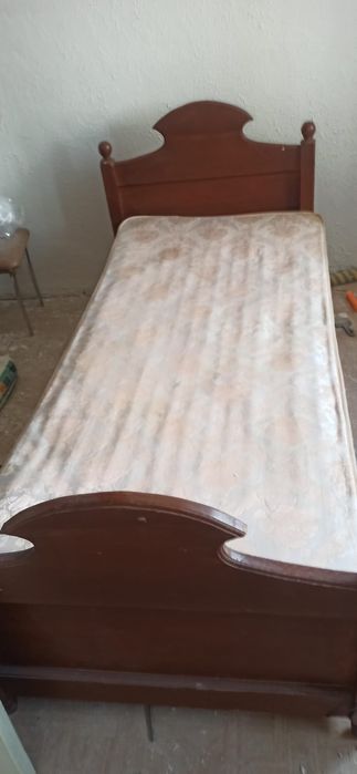 Кровать мебель кухня