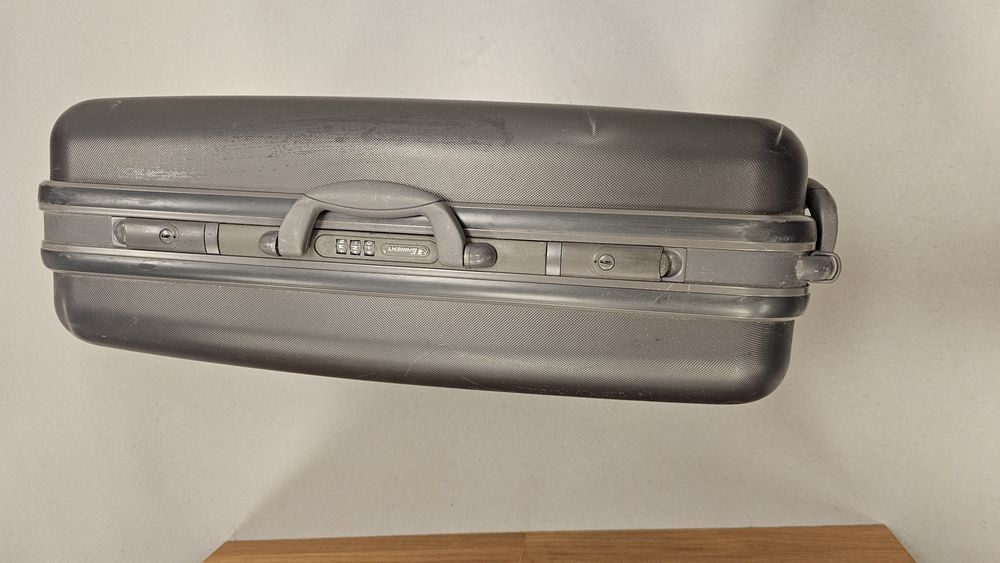 Здрав голям куфар с колелца