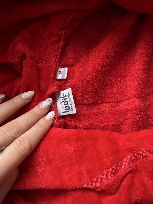 Луксозен халат в червено нов