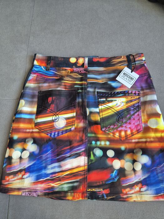Moschino оригинална чисто нова пола с етикет