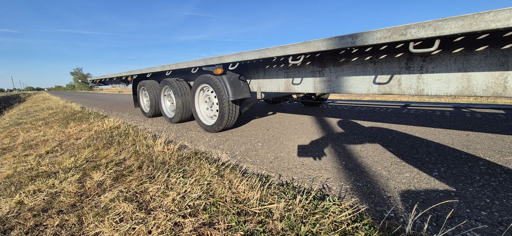Vând trailer auto 8,5 m lungime, 2,2 m lățime, prima înmatriculare 03 2025, fără defecte, folosit doar de mine preț 6000 euro