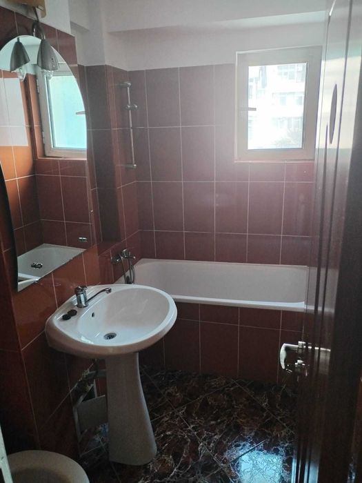 Închiriez apartament