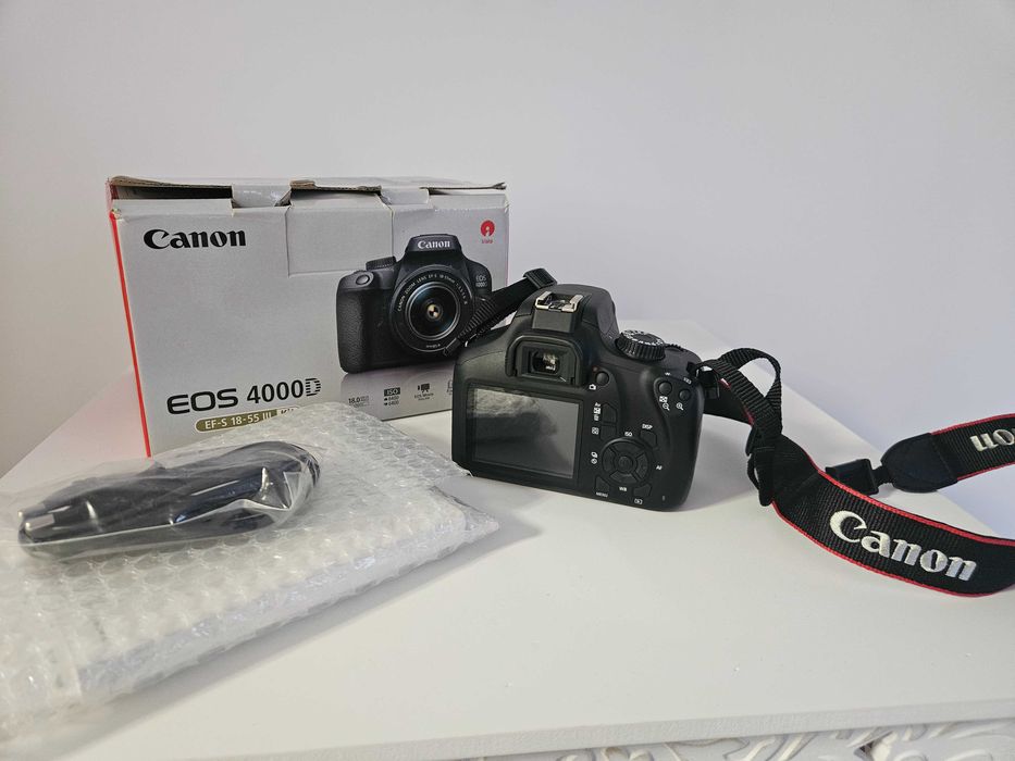 Vând Canon EOS 4000D, primit cadou, nou și complet nefolosit.