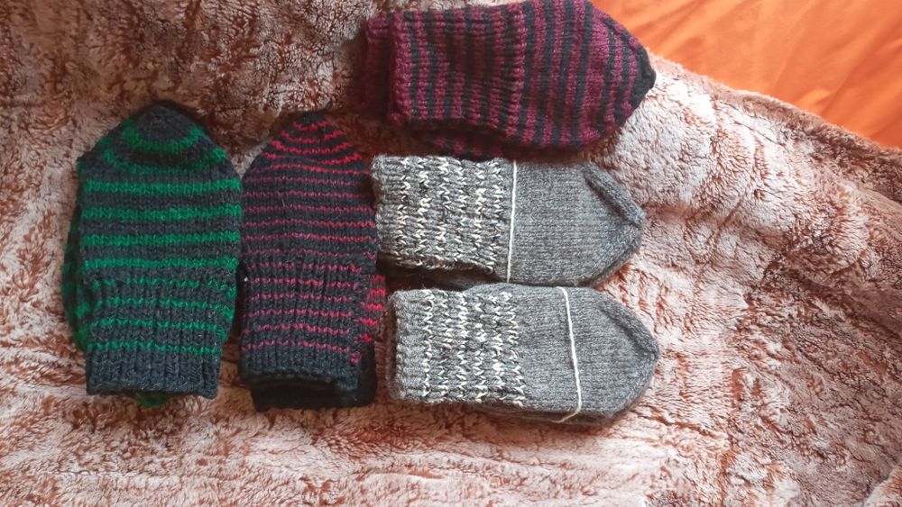 Вълнени чорапи ръчно плетени