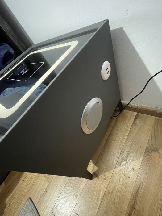 noptiera smart cu led si boxa